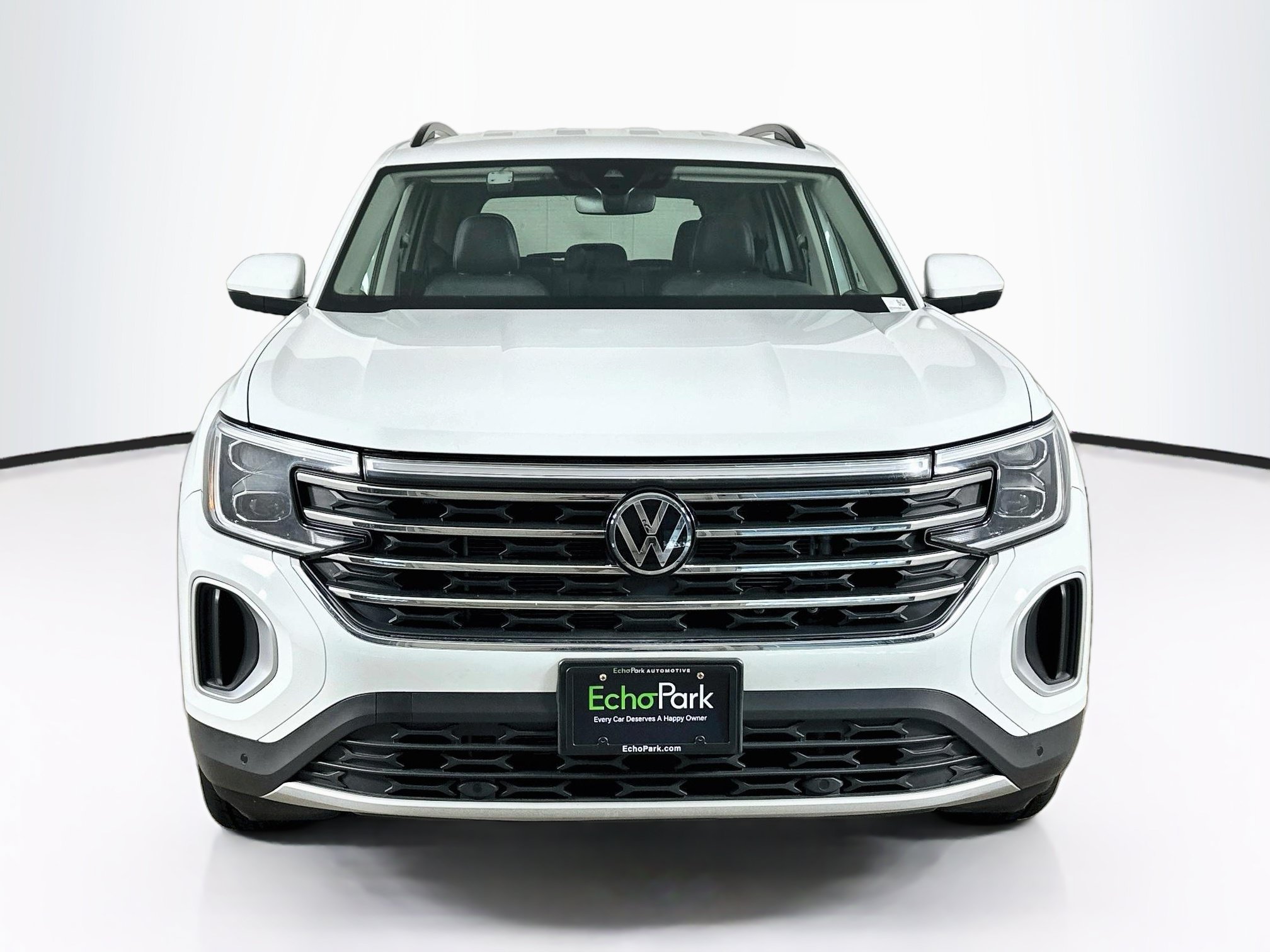 Used 2025 Volkswagen Atlas SE AWD/4WD image 2