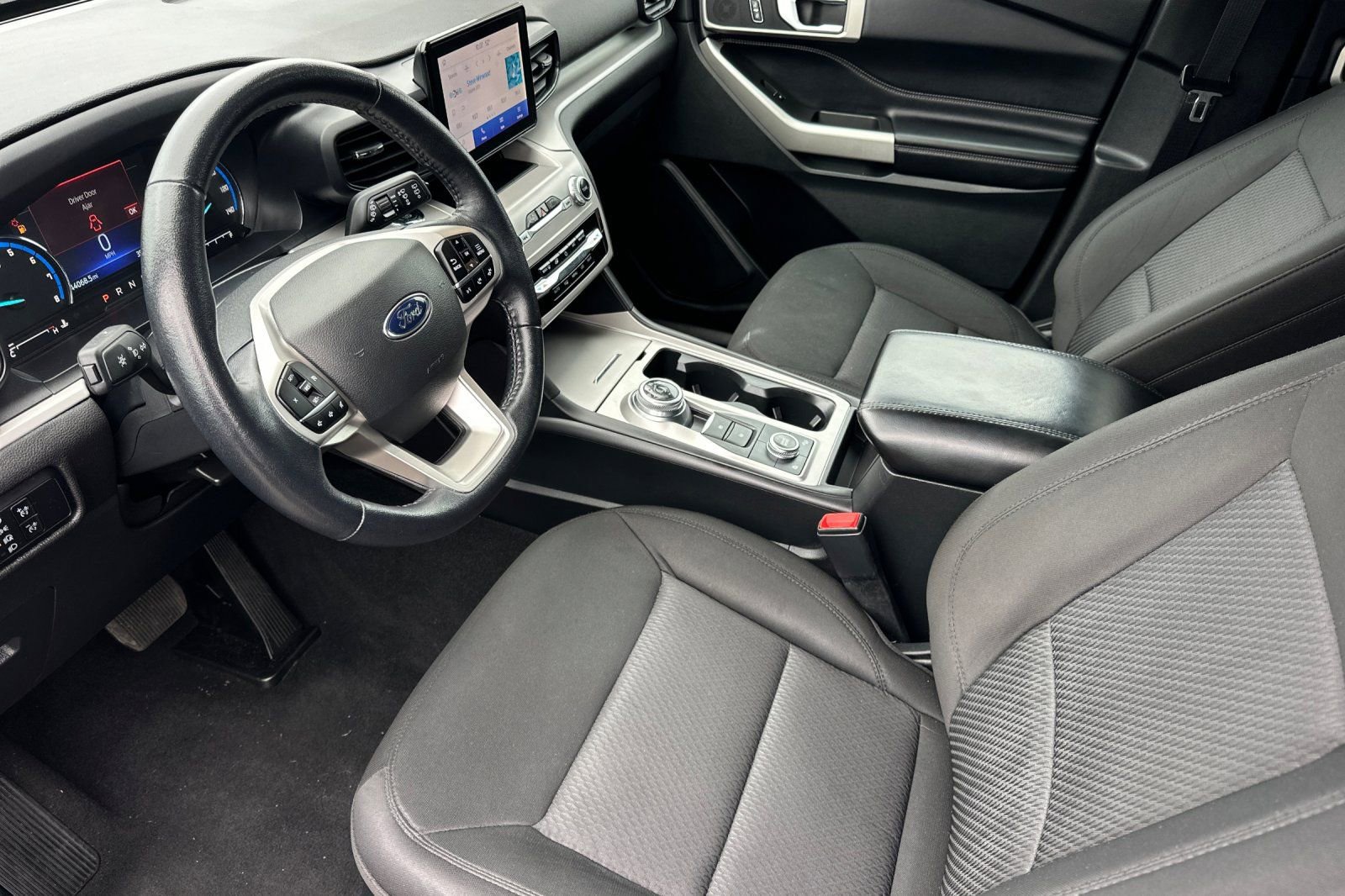 Used 2023 Ford Explorer XLT AWD/4WD image 10