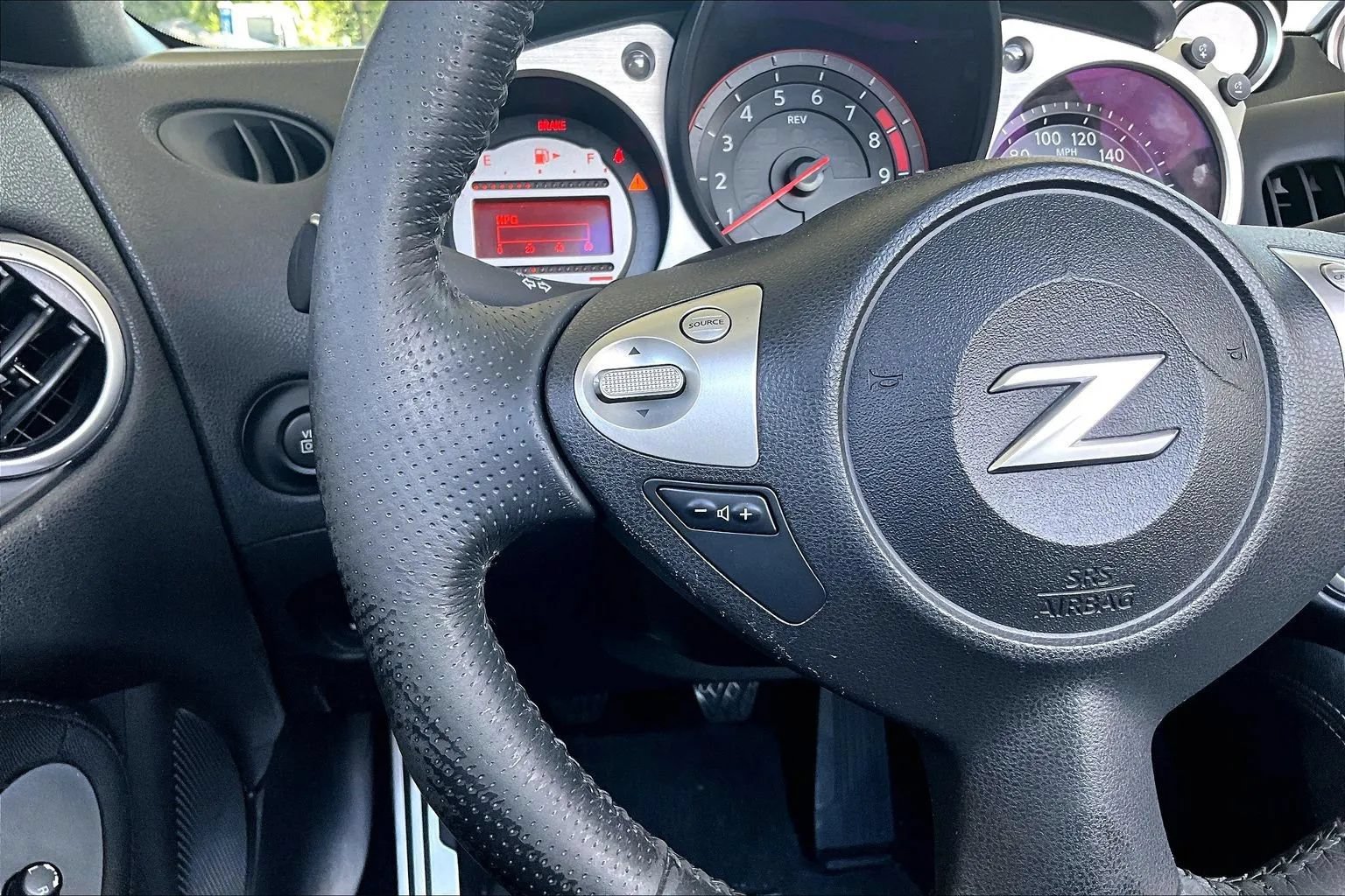 Used 2010 Nissan 370Z Roadster RWD image 10
