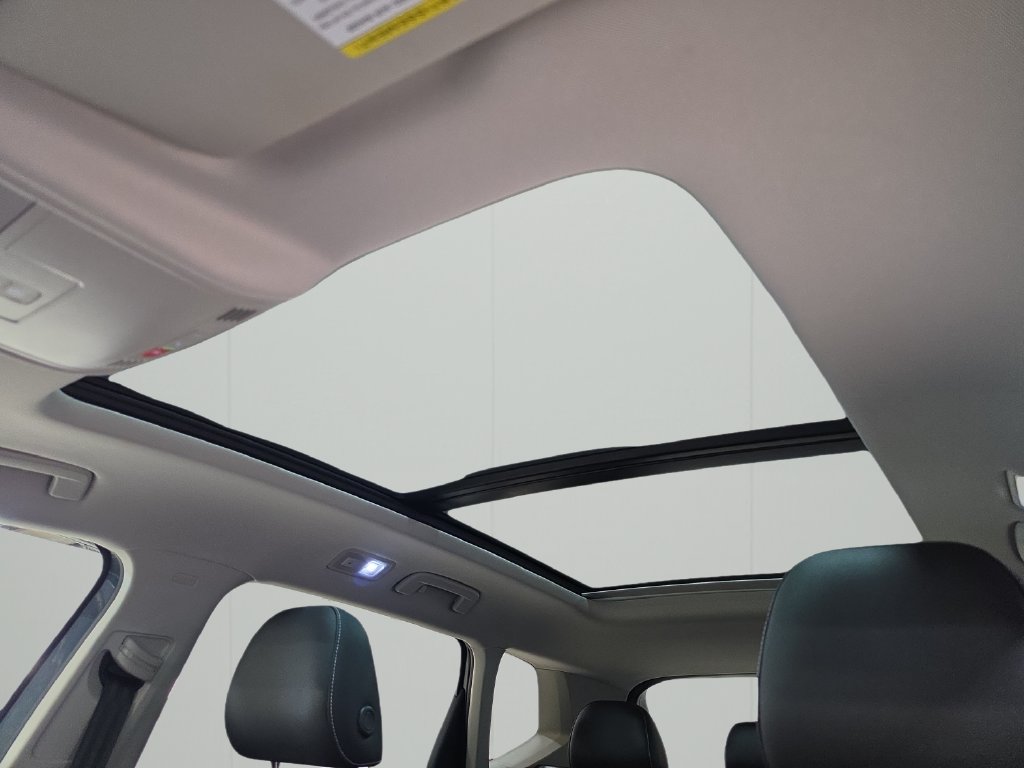 Used 2022 Volkswagen Taos SEL w/ Panoramic Sunroof Package AWD/4WD image 28