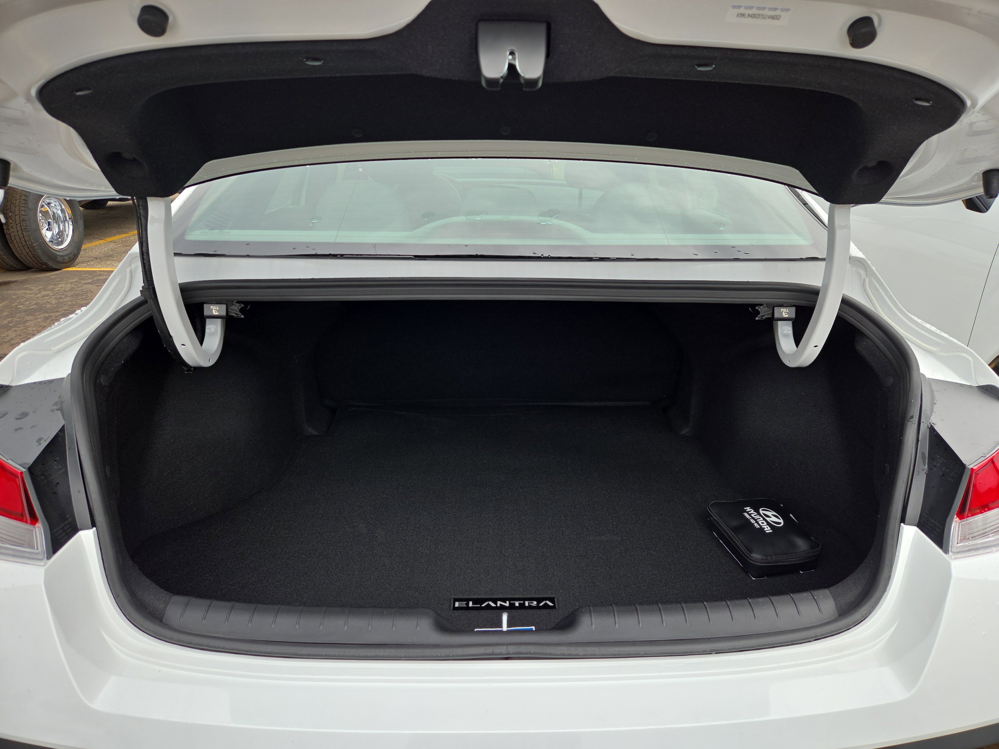 New 2026 Hyundai Elantra Sport image 8