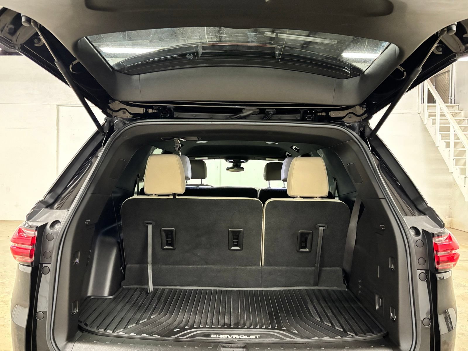 Used 2023 Chevrolet Traverse LS FWD image 23