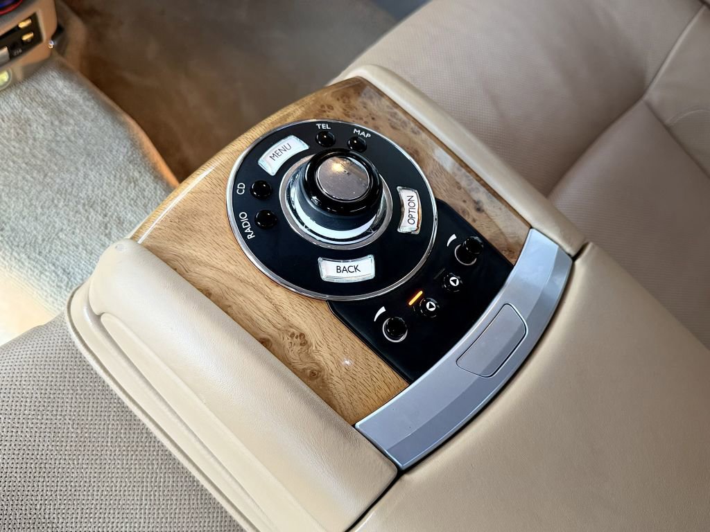 Used 2011 Rolls-Royce Ghost image 37