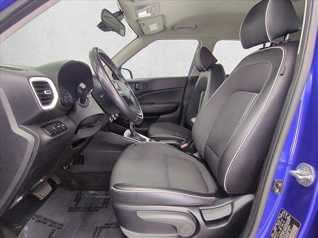Used 2022 Hyundai Venue Limited FWD image 17