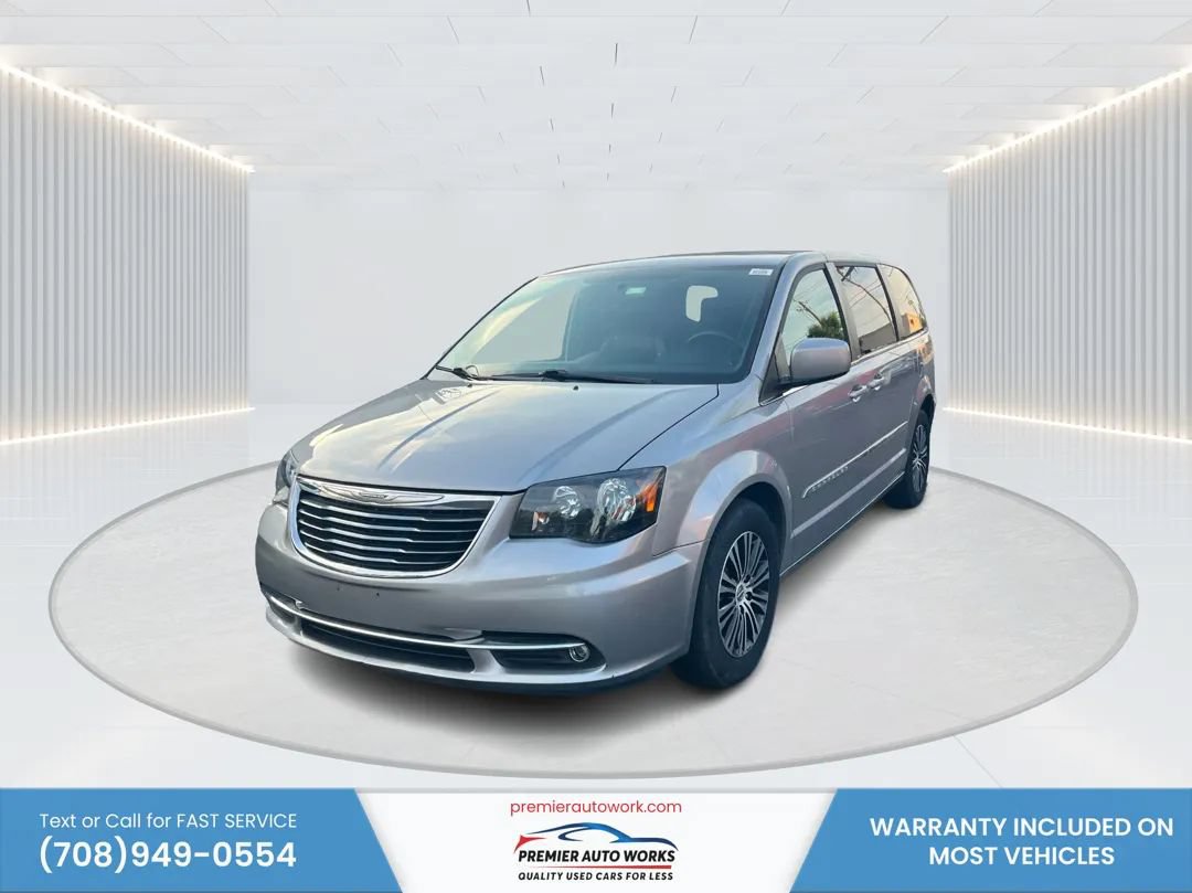 Used 2014 Chrysler Town & Country S FWD image 1