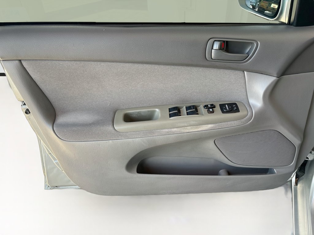 Used 2004 Toyota Camry LE FWD image 21