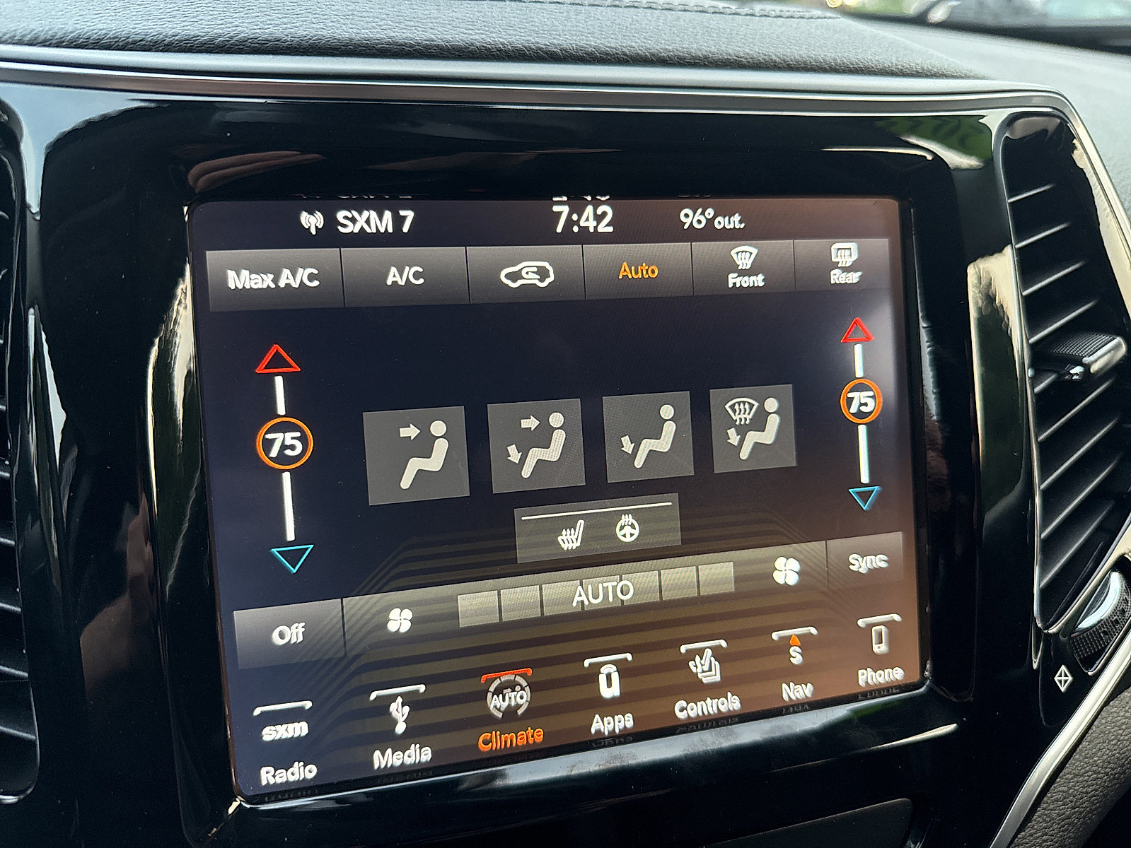 Used 2019 Jeep Cherokee Limited w/ Trailer Tow Group AWD/4WD image 57