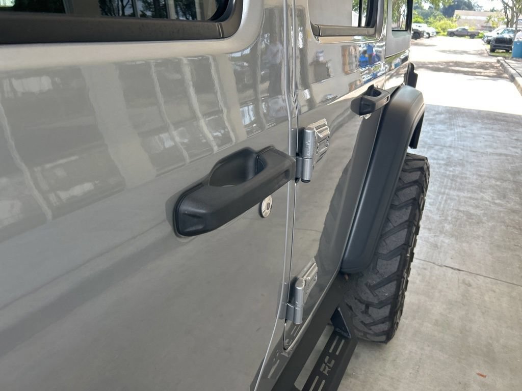 Used 2018 Jeep Wrangler Unlimited Sport S AWD/4WD image 16