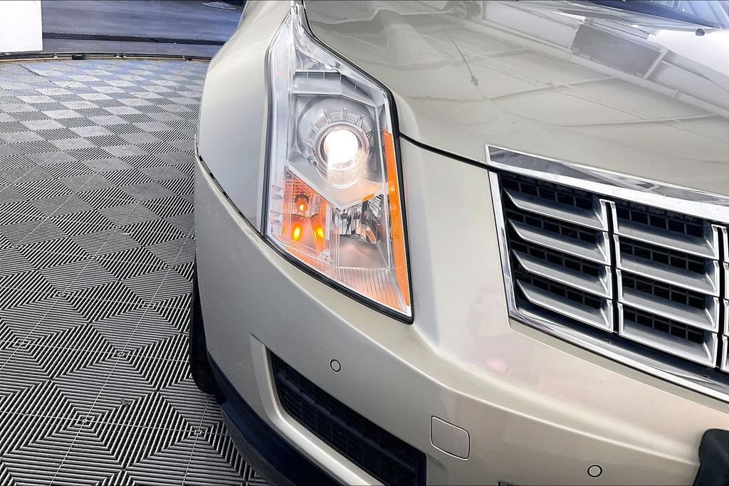 Used 2016 Cadillac SRX Luxury w/ Driver Awareness Package FWD image 39
