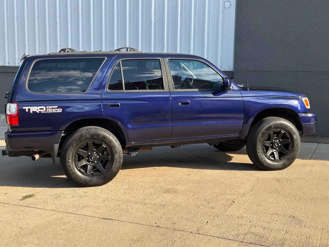 Used 2001 Toyota 4Runner SR5 w/ Upgrade Value Pkg 3 AWD/4WD image 16