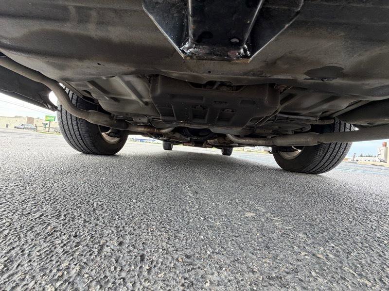 Used 2010 Lincoln Town Car Signature Limited image 25