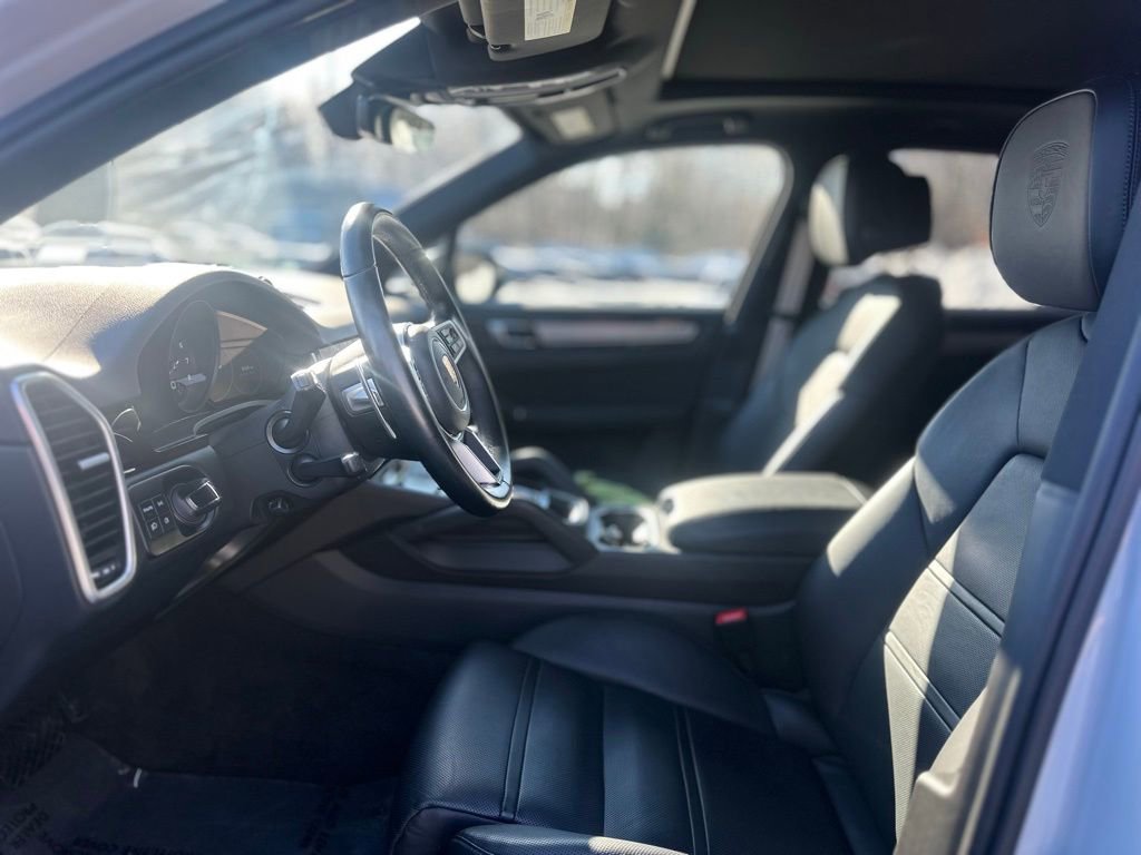 Used 2022 Porsche Cayenne Platinum Edition image 14