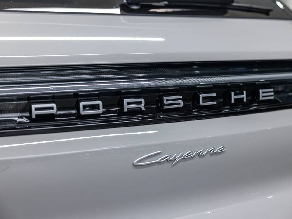 Certified 2026 Porsche Cayenne AWD/4WD image 52