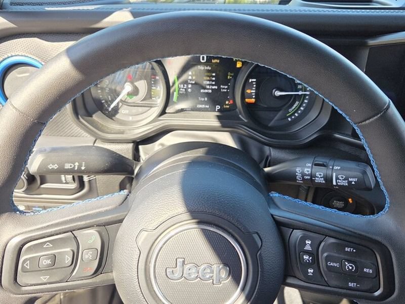 Used 2024 Jeep Wrangler Unlimited Rubicon 4xe AWD/4WD image 23