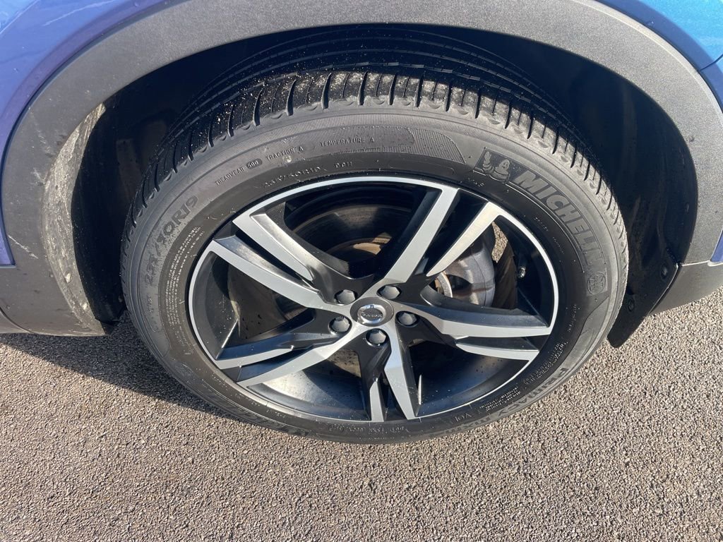 Used 2021 Volvo XC40 T5 R-Design w/ Advanced Package image 13