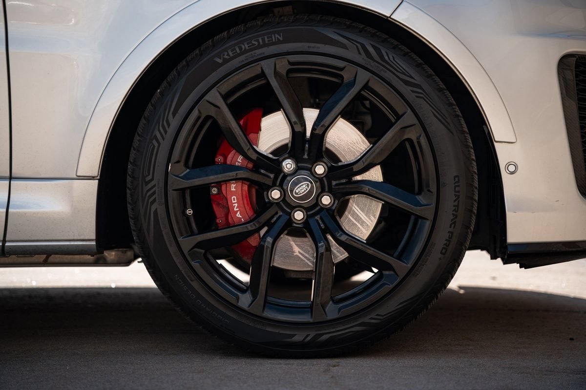 Used 2022 Land Rover Range Rover Sport SVR Carbon Edition AWD/4WD image 13