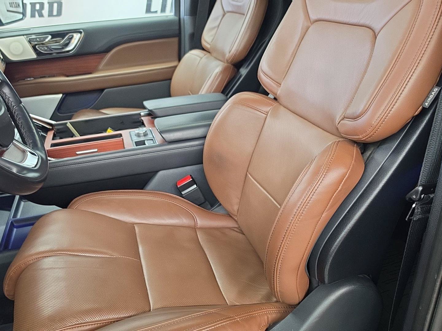 Used 2023 Lincoln Navigator Reserve AWD/4WD image 6