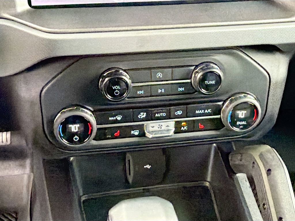 Used 2024 Ford Bronco Everglades image 32