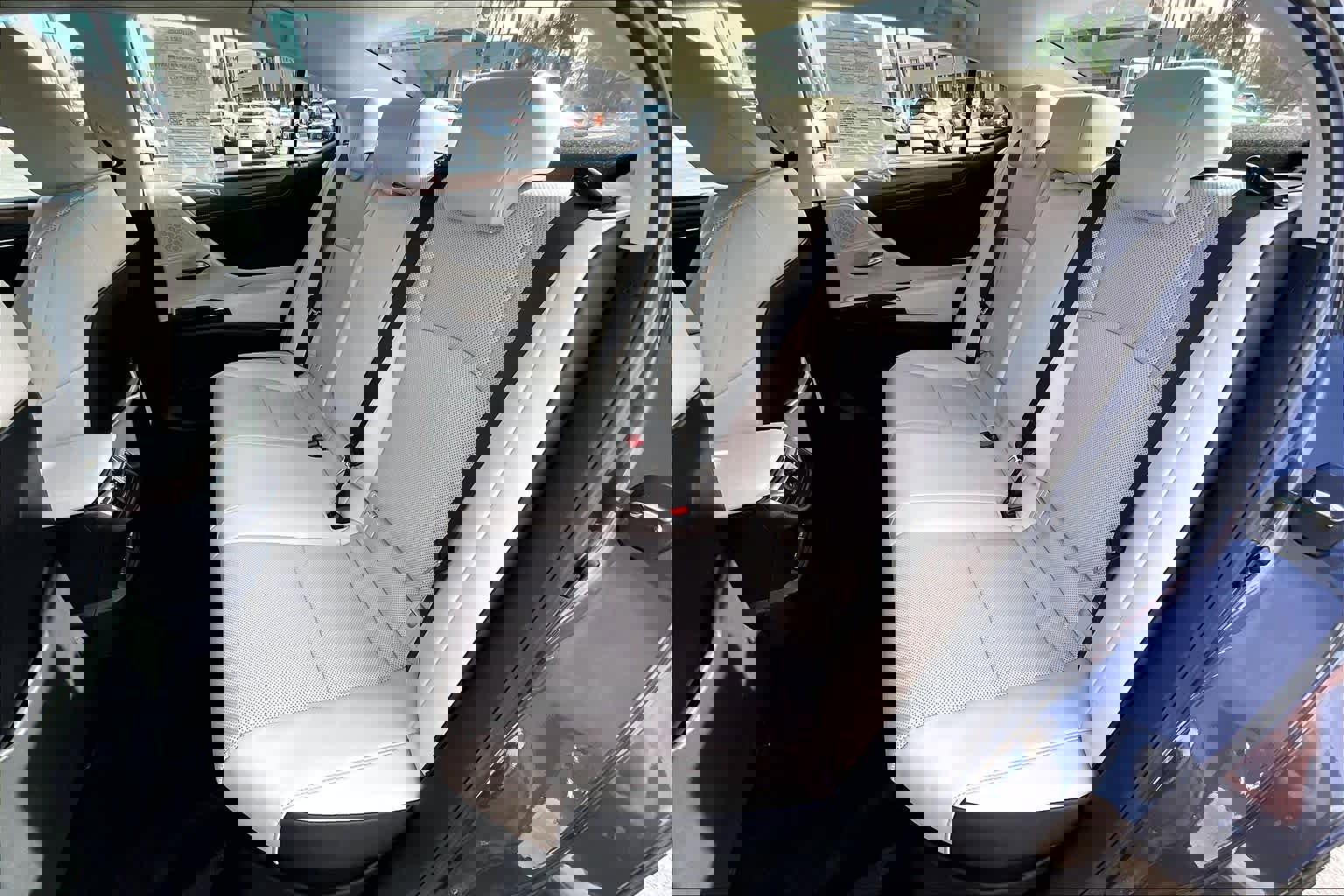 Certified 2025 Lexus ES 300h w/ Premium Package image 18