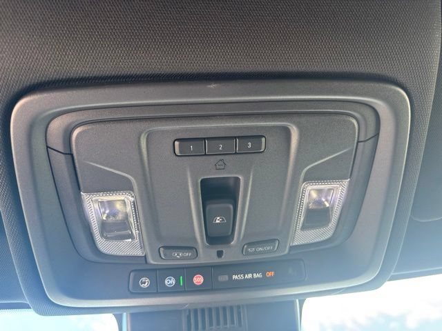 Used 2025 Chevrolet Silverado 1500 High Country AWD/4WD image 15