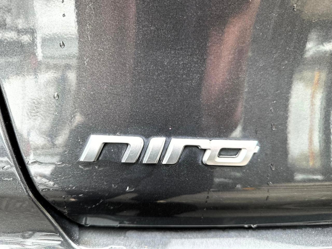 Used 2022 Kia Niro EX w/ Cold Weather Package FWD image 15