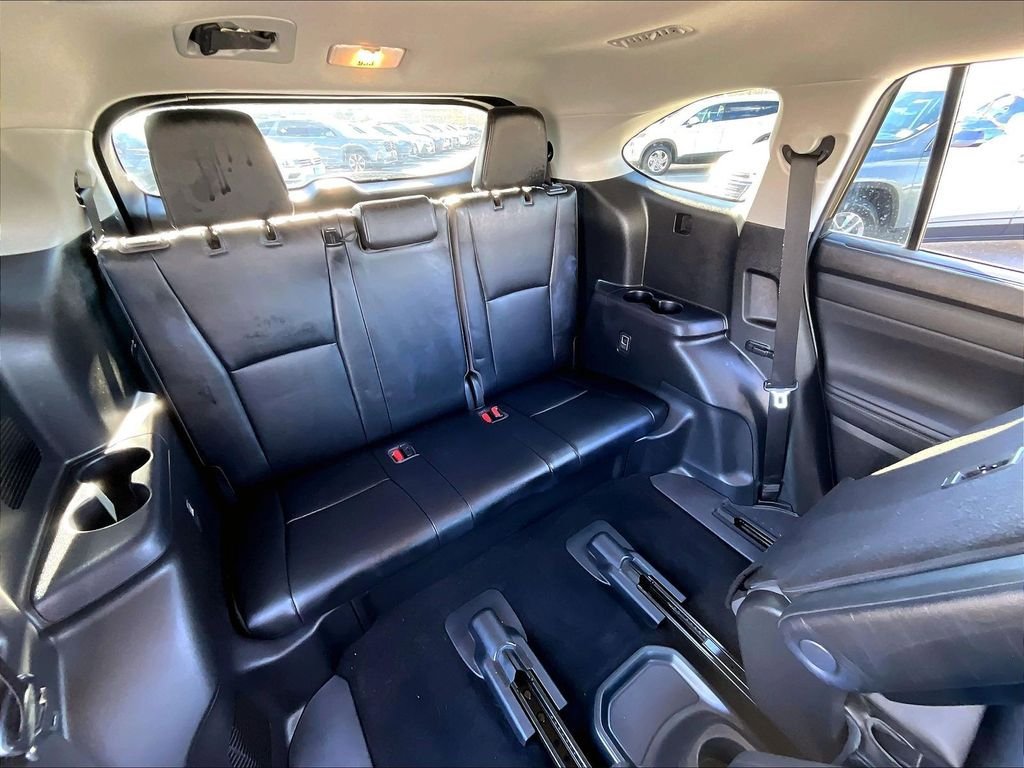 Used 2023 Toyota Highlander XLE AWD/4WD image 17