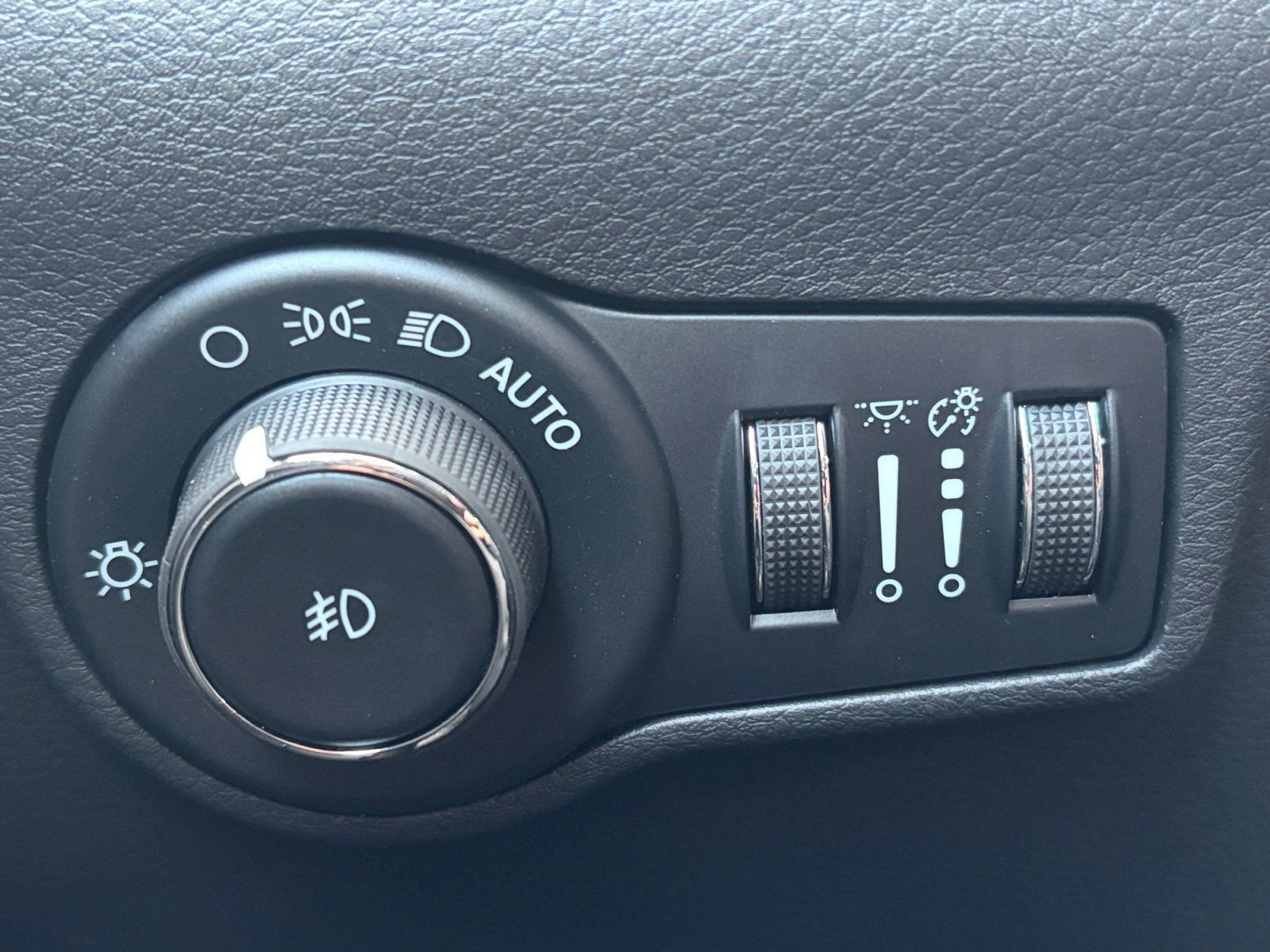 New 2026 Jeep Compass Latitude AWD/4WD image 17