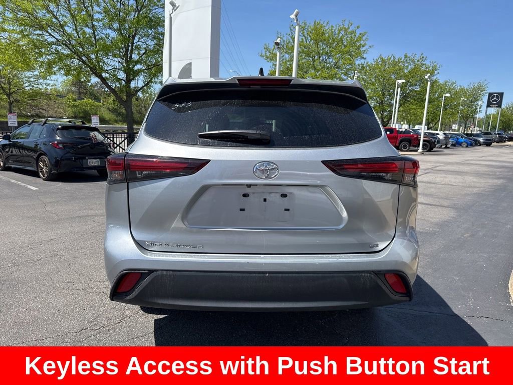 Used 2025 Toyota Highlander LE FWD image 7