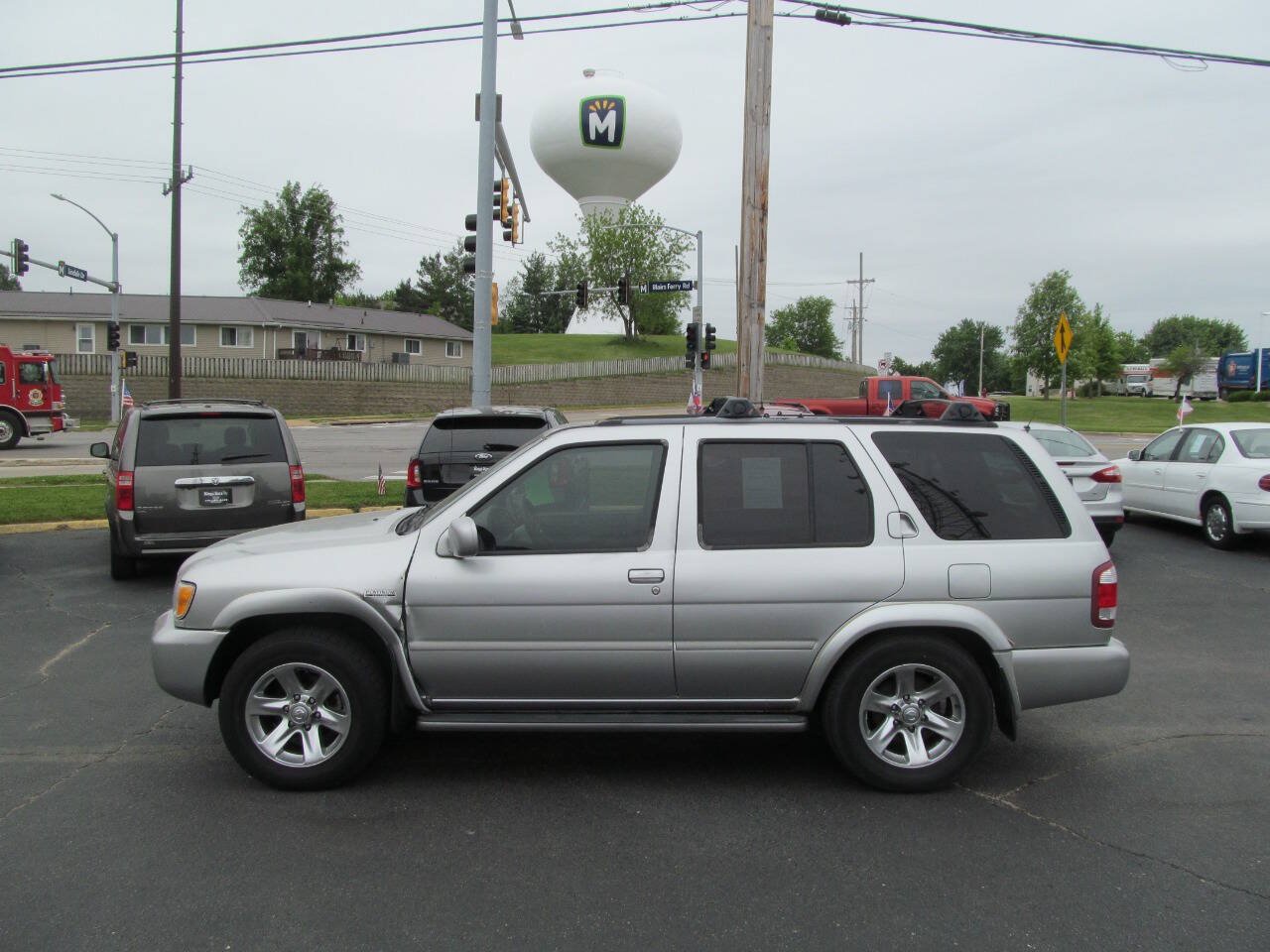 Used 2004 Nissan Pathfinder LE Platinum RWD image 2