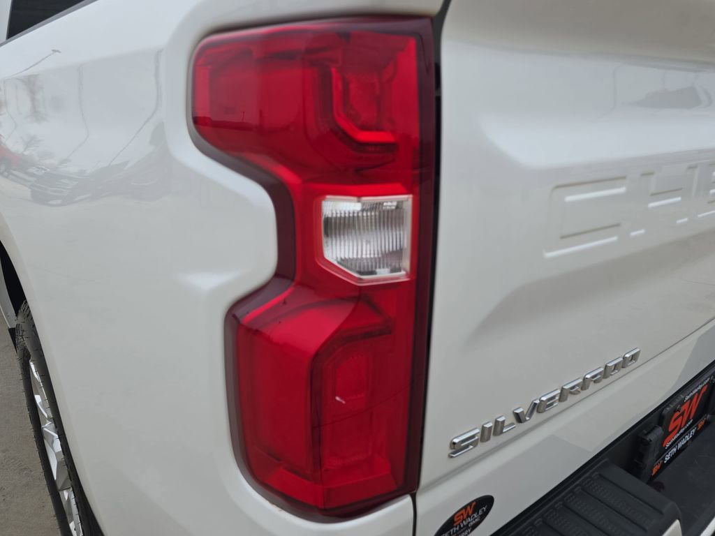 Used 2022 Chevrolet Silverado 1500 High Country w/ Technology Package image 33