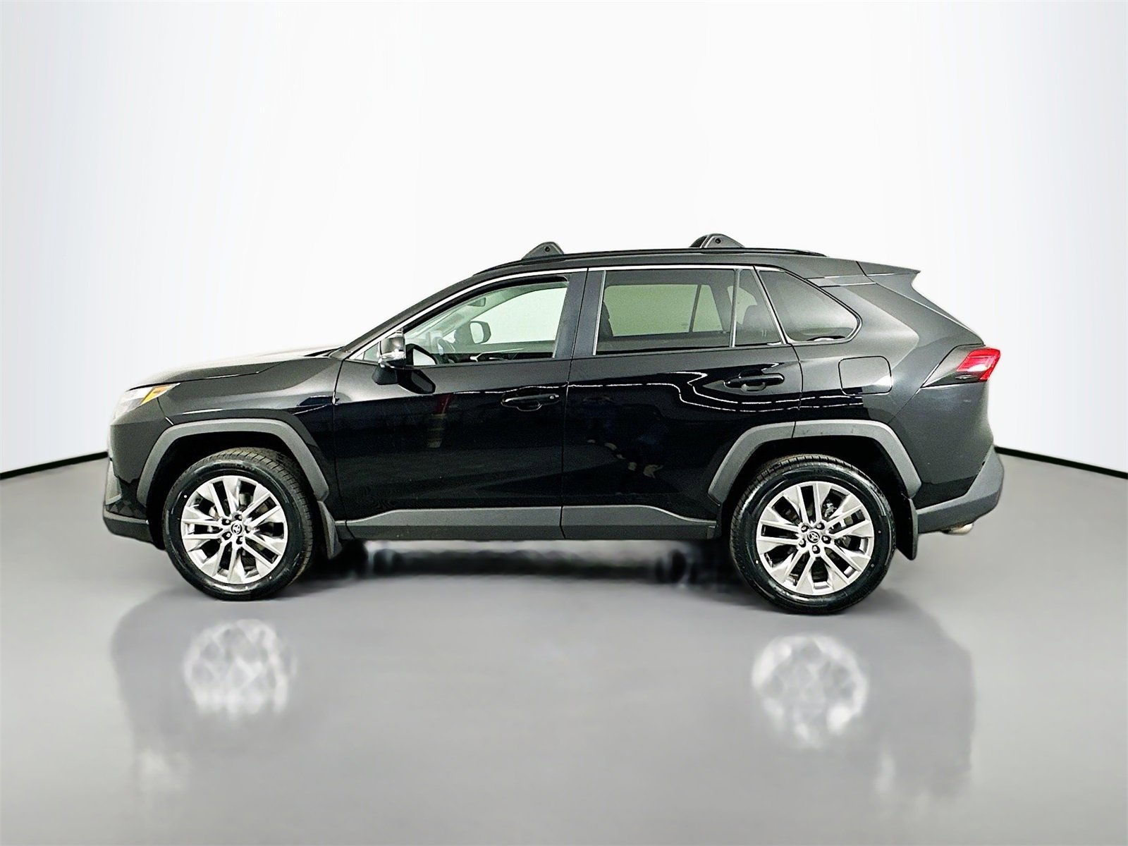 Certified 2023 Toyota RAV4 XLE Premium image 4