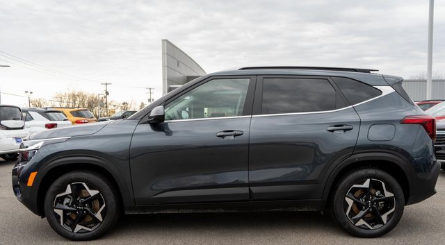 Used 2025 Kia Seltos EX image 9