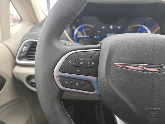 Used 2024 Chrysler Pacifica Limited FWD image 19
