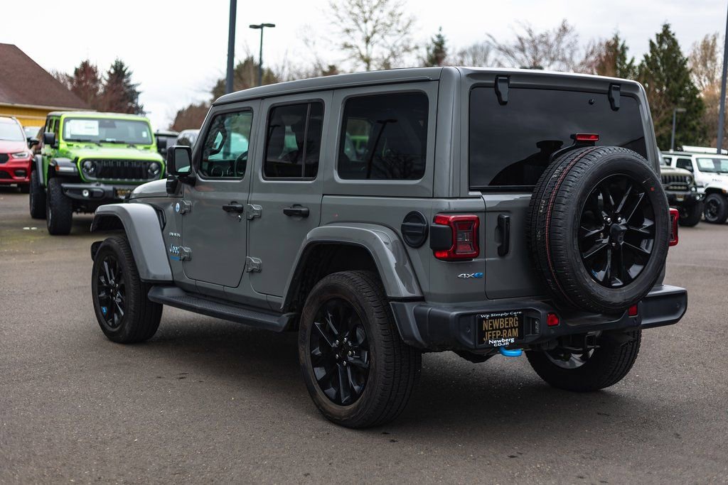 Used 2022 Jeep Wrangler Unlimited Sahara w/ Cold Weather Group image 12