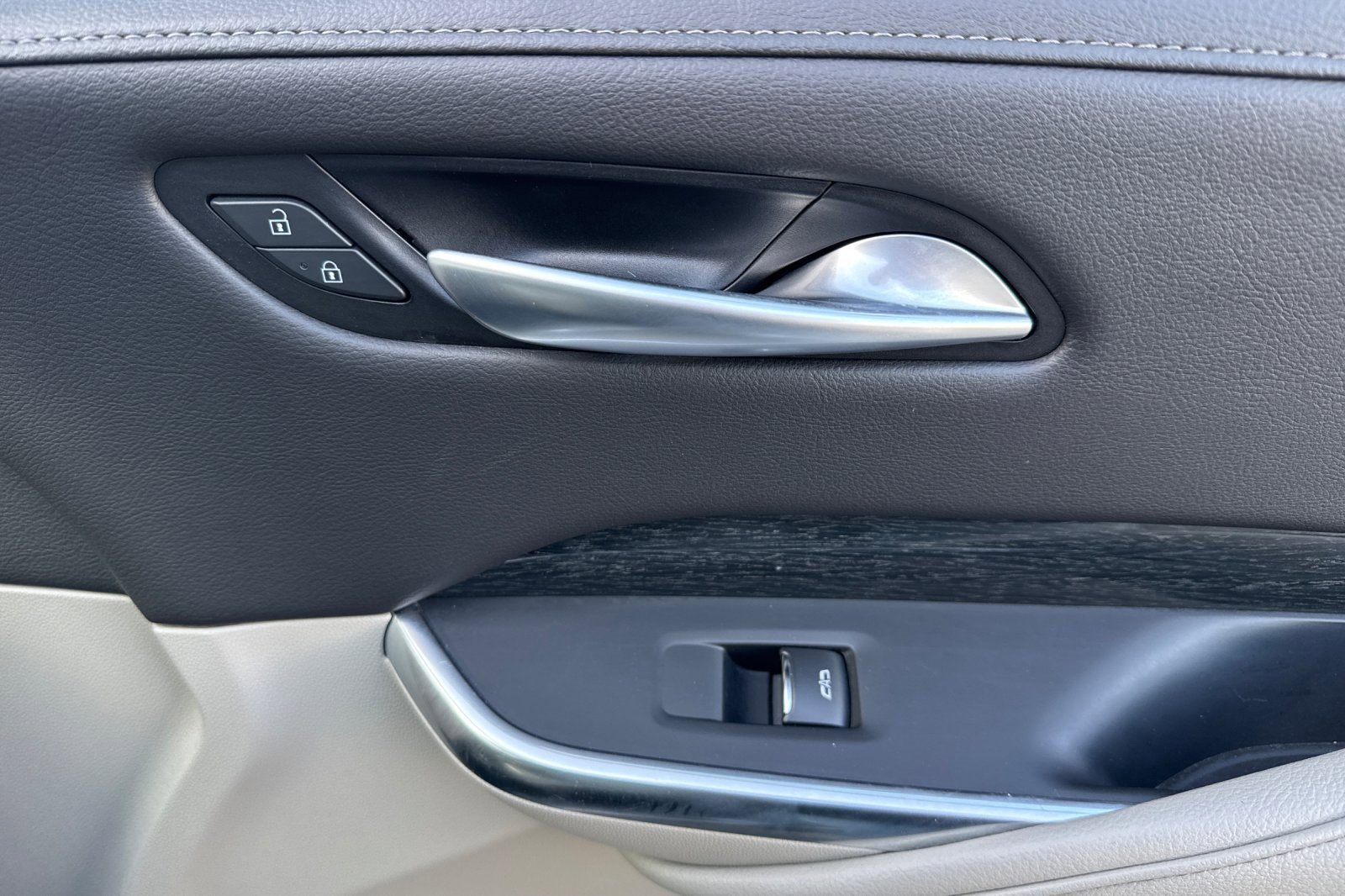 Used 2023 Cadillac XT4 Premium Luxury image 19