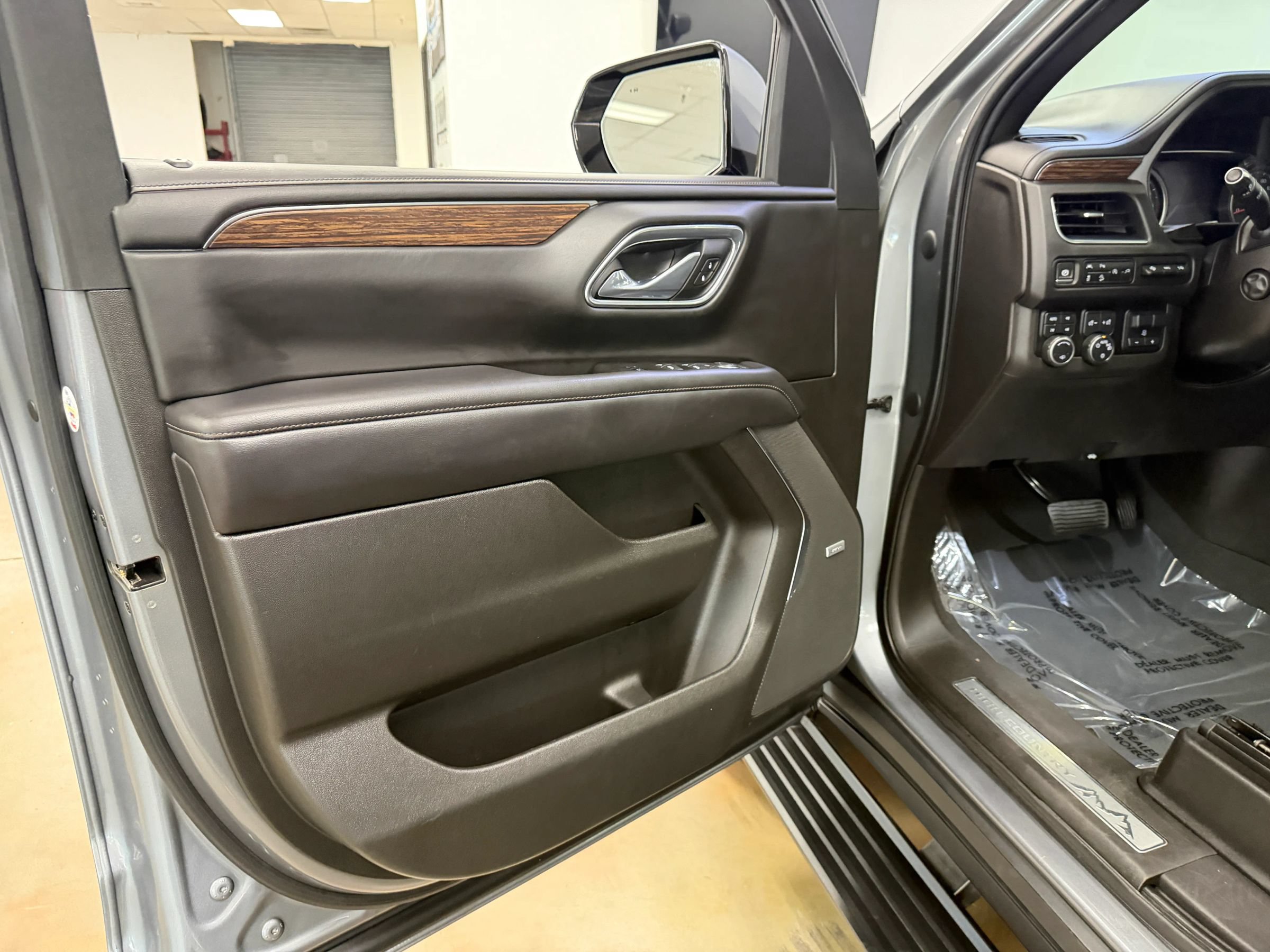 Used 2021 Chevrolet Tahoe High Country AWD/4WD image 17