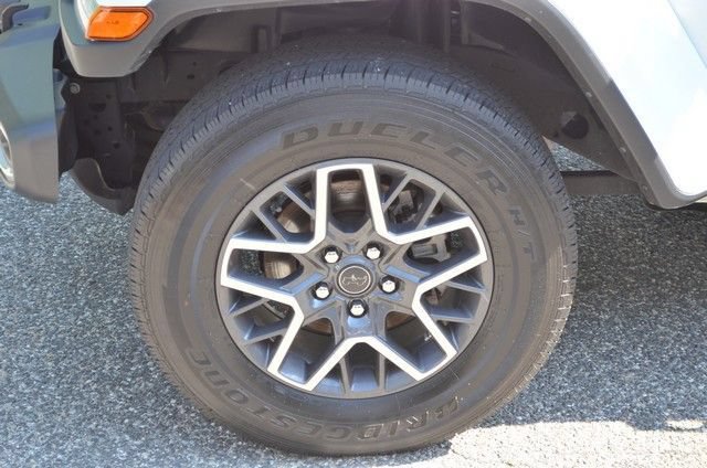 Used 2025 Jeep Wrangler Unlimited Sahara AWD/4WD image 13