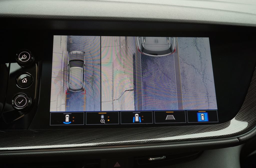 Used 2021 Buick Envision Essence w/ Technology Package I AWD/4WD image 27