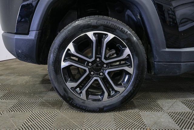 Used 2024 Jeep Compass Limited image 16