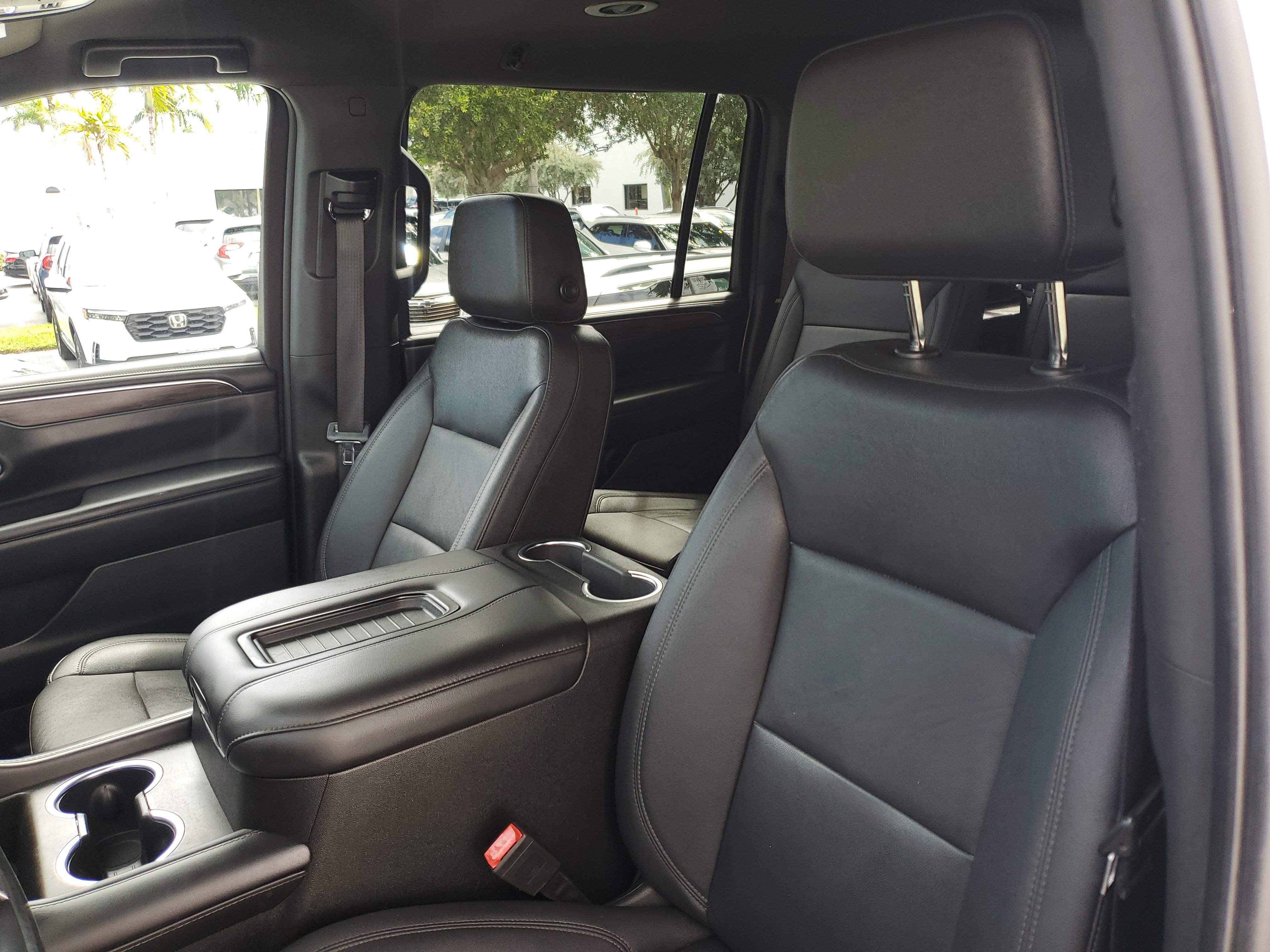 Used 2022 Chevrolet Suburban Z71 w/ Z71 Off-Road Package AWD/4WD image 21