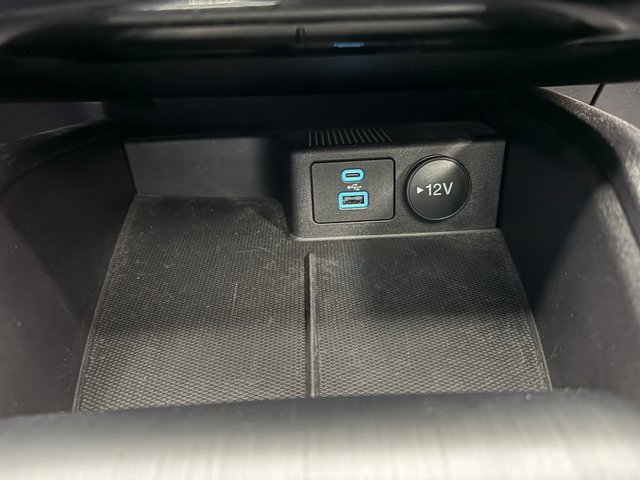 Certified 2022 Ford Escape Titanium w/ Class II Trailer Tow Package image 18