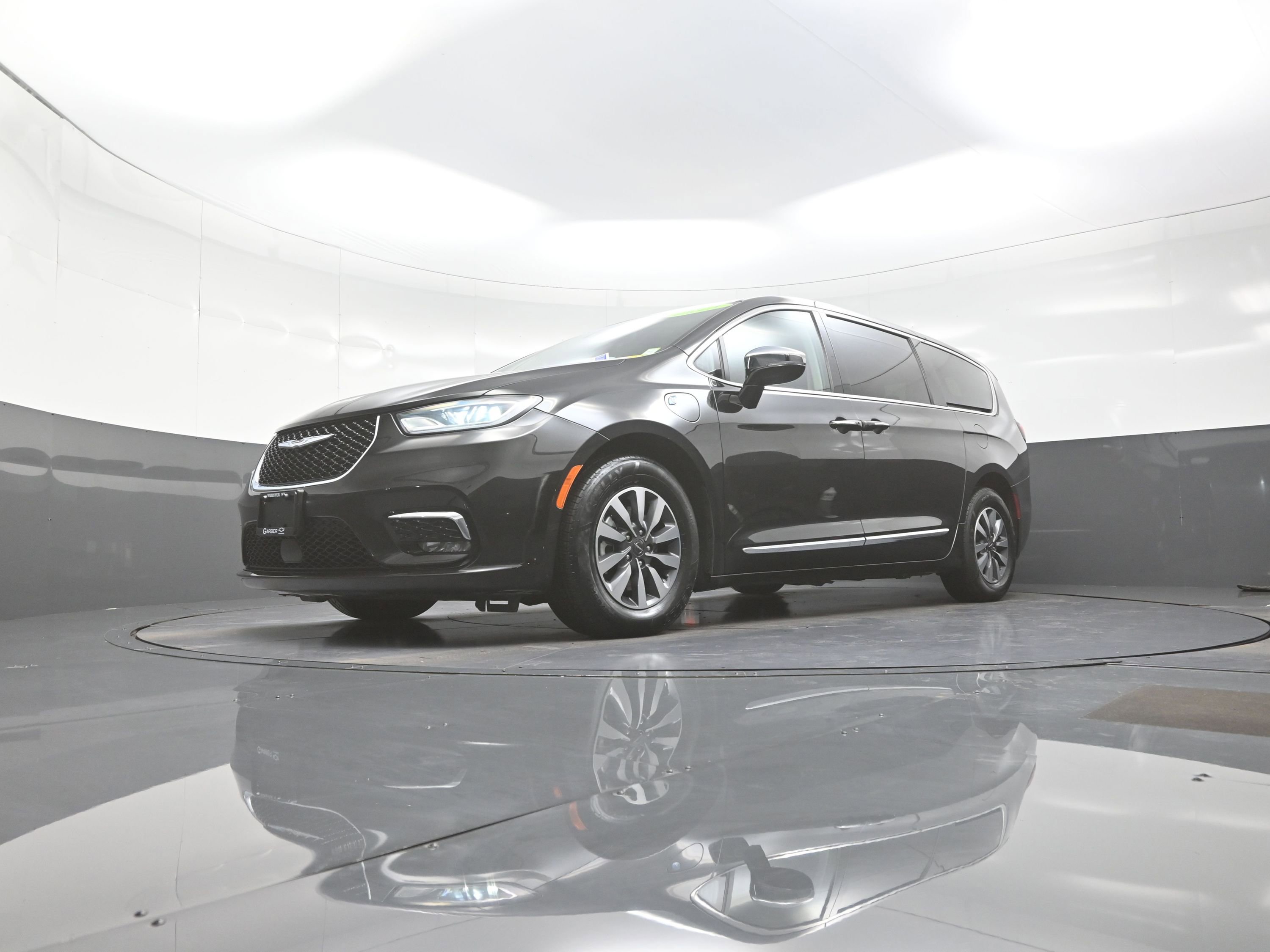 Used 2023 Chrysler Pacifica Limited FWD image 11