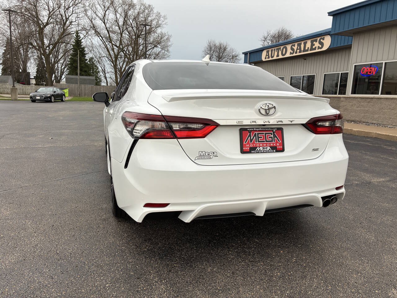 Used 2023 Toyota Camry SE FWD image 10