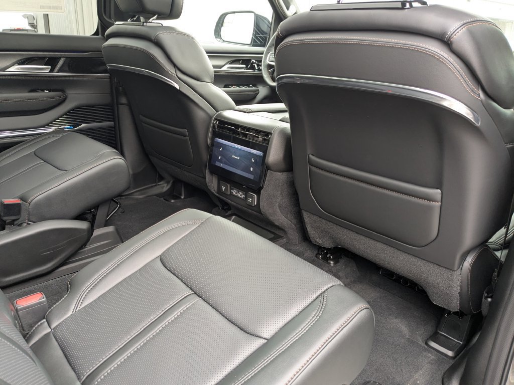 New 2027 Jeep Grand Wagoneer L Summit AWD/4WD image 12