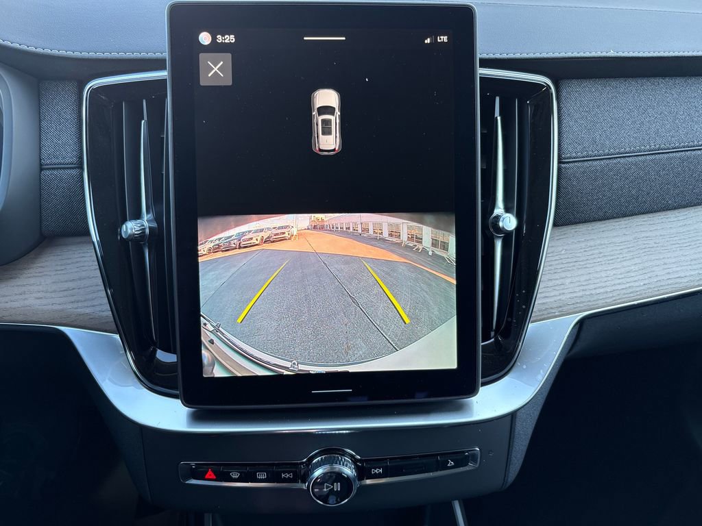 New 2026 Volvo XC90 T8 Core image 8