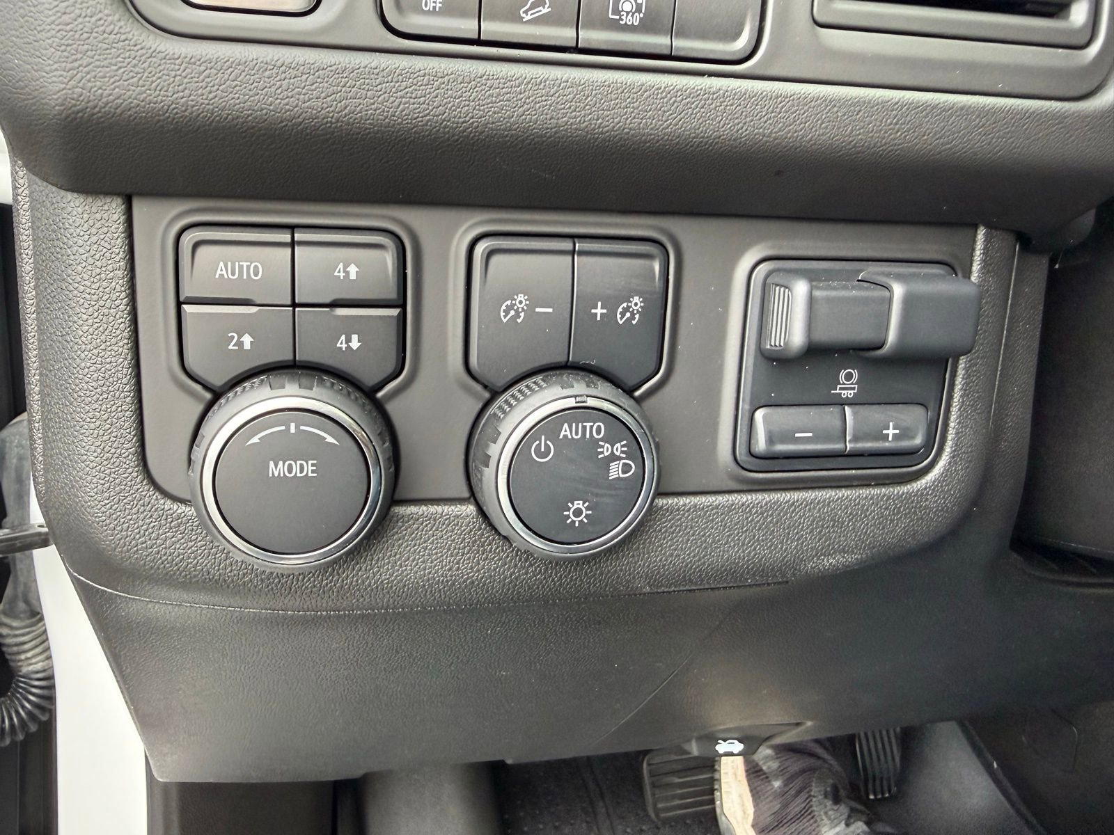 Used 2024 Chevrolet Tahoe Z71 w/ Luxury Package AWD/4WD image 43