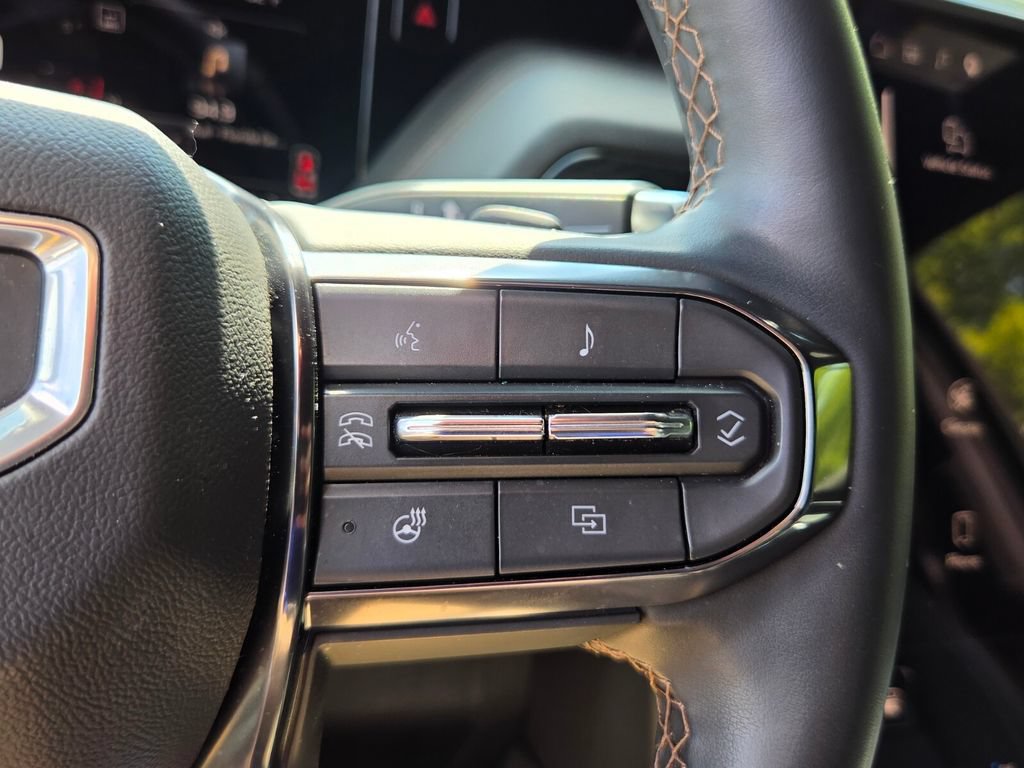 Used 2025 GMC Yukon AT4 w/ AT4 Premium Package AWD/4WD image 26