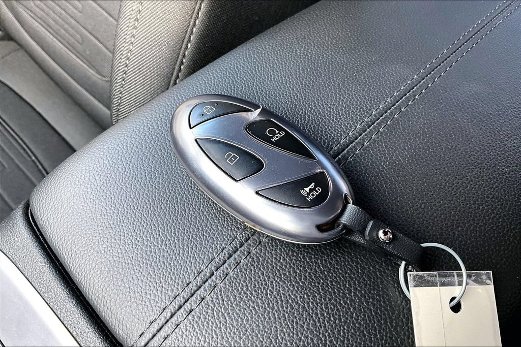 Used 2025 Hyundai Santa Cruz SE FWD image 12