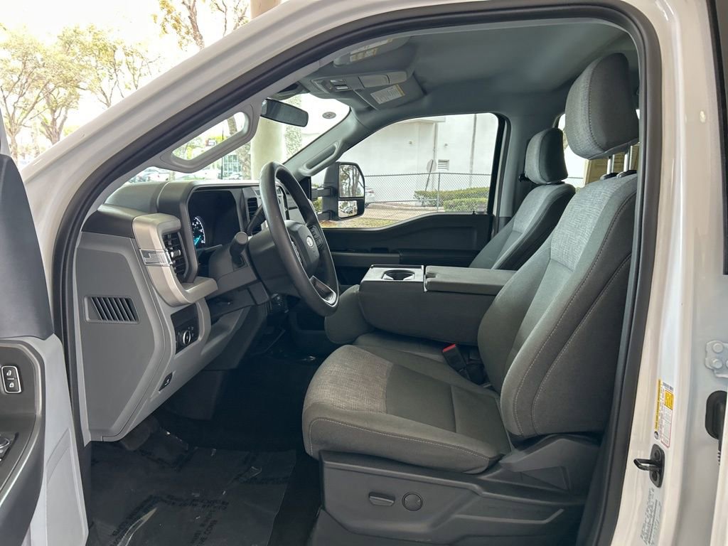 Used 2025 Ford F350 XLT image 5