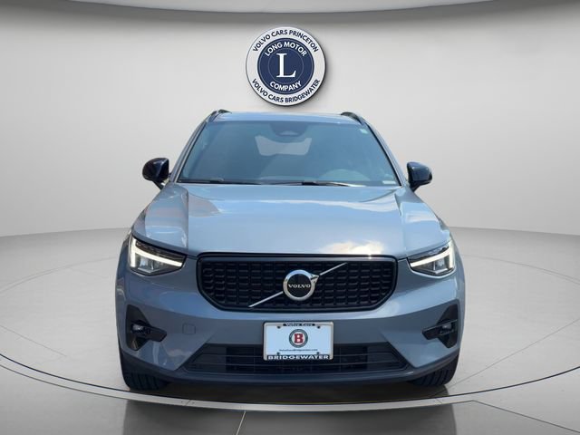 Certified 2023 Volvo XC40 B5 Plus w/ Climate Package AWD/4WD image 2